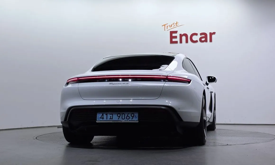 Porsche Taycan 2021 из KR, фото 7