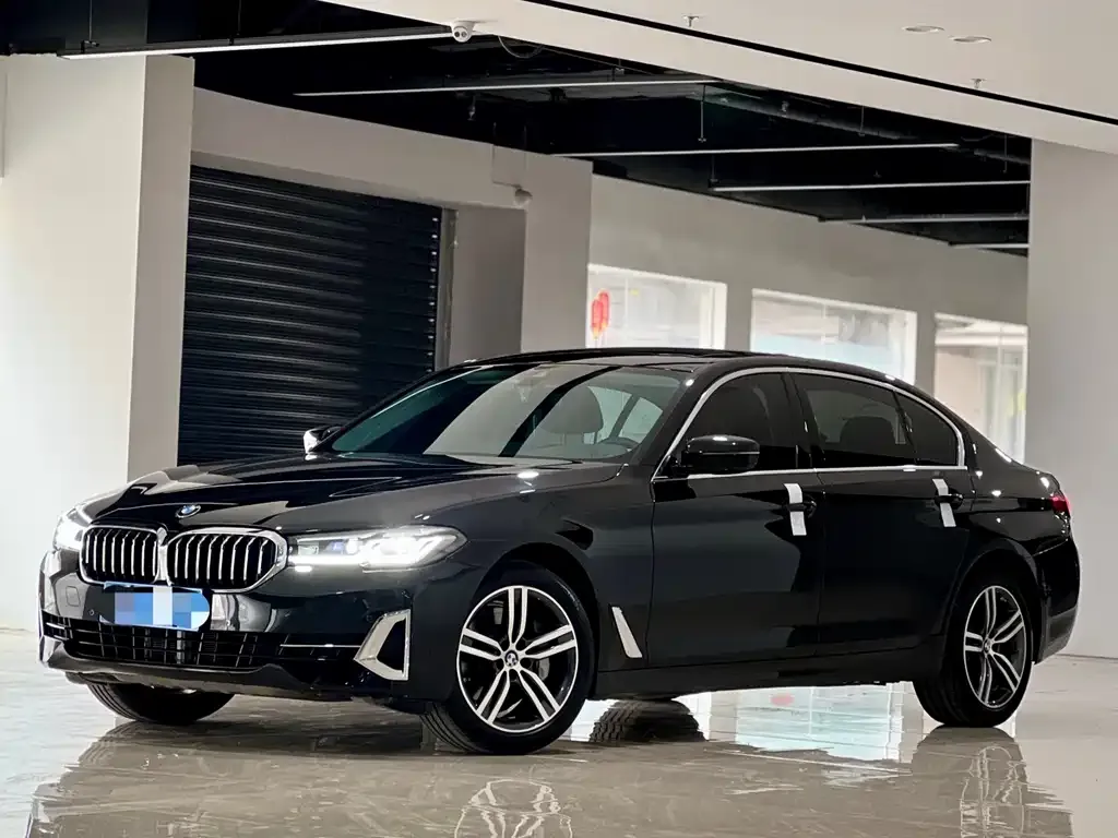 BMW 5 Series — фото 1