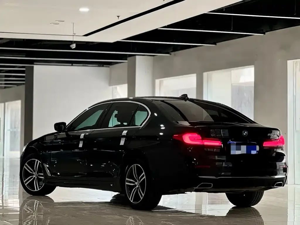 BMW 5 Series — фото 5