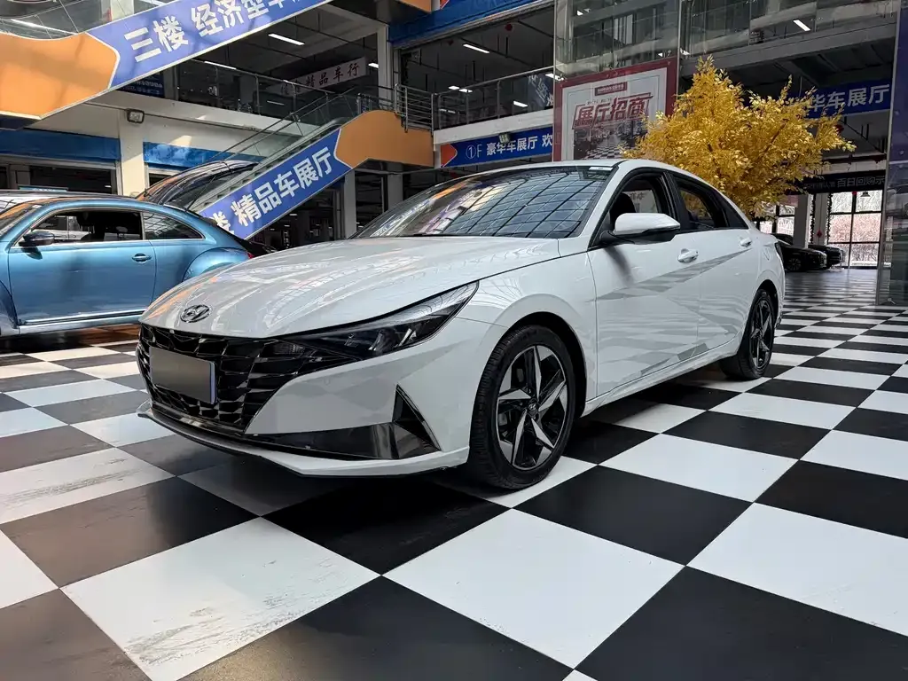 Hyundai Elantra 2023 из CN, фото 1