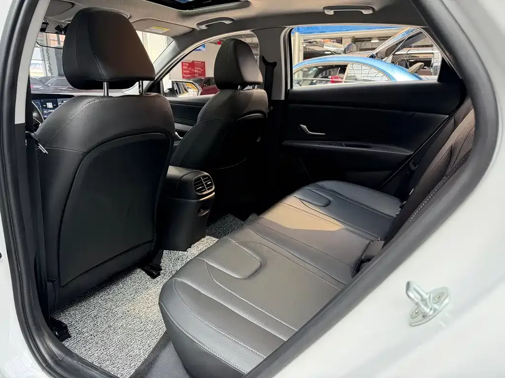 Hyundai Elantra 2023 из CN, фото 5
