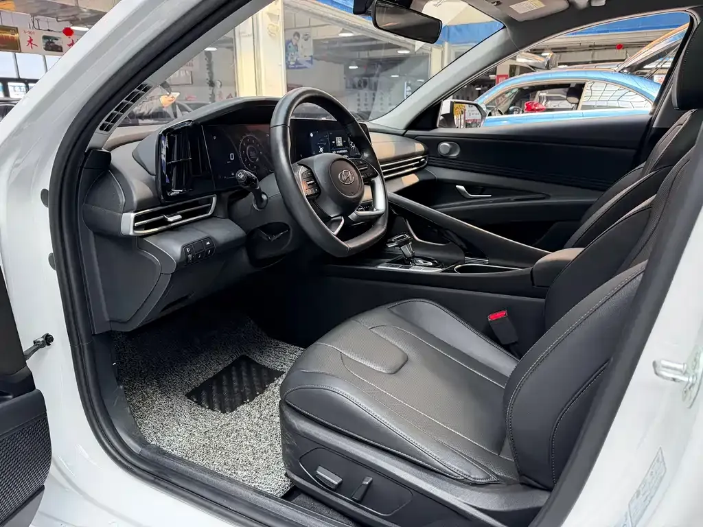 Hyundai Elantra 2023 из CN, фото 8