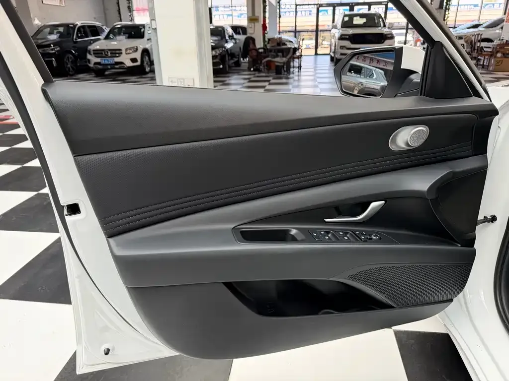 Hyundai Elantra 2023 из CN, фото 7