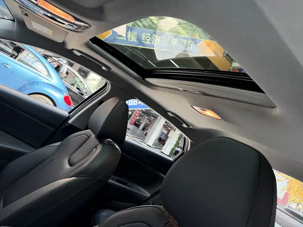 Hyundai Elantra 2023 из CN, фото 2