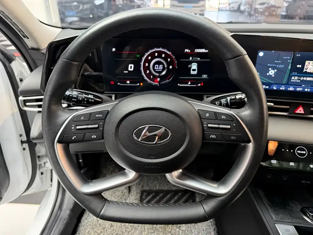 Hyundai Elantra 2023 из CN, фото 4
