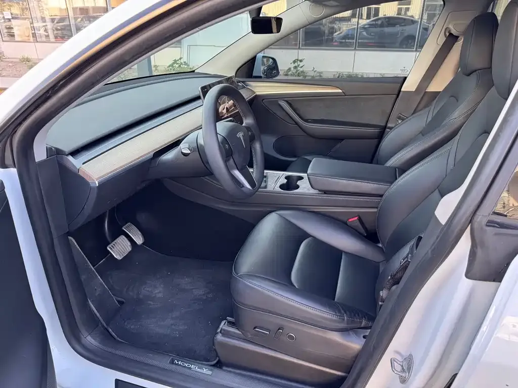 Tesla Model Y — фото 4