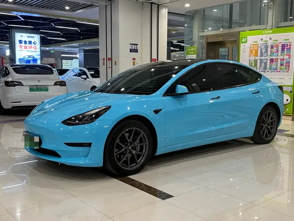 Tesla Model 3 — фото 1