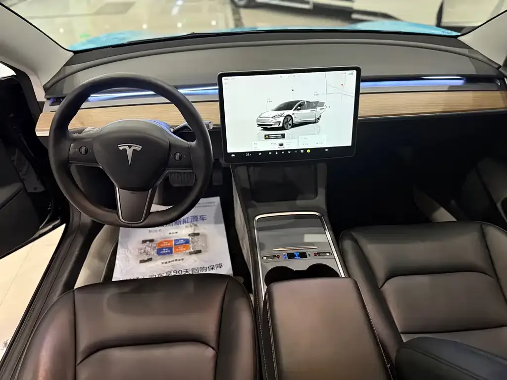 Tesla Model 3 — фото 9