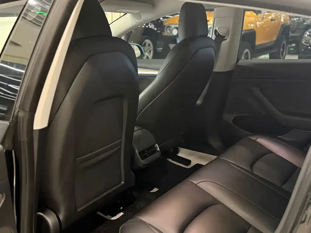 Tesla Model 3 — фото 3
