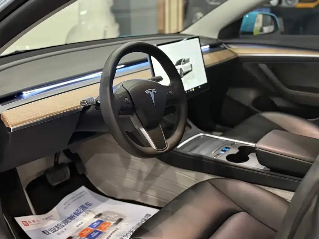 Tesla Model 3 — фото 4
