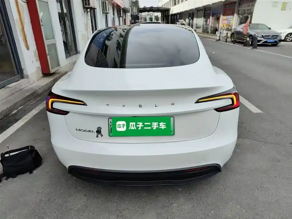 Tesla Model 3 — фото 4