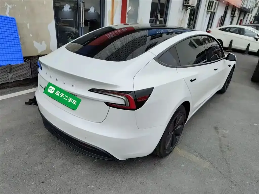 Tesla Model 3 — фото 10