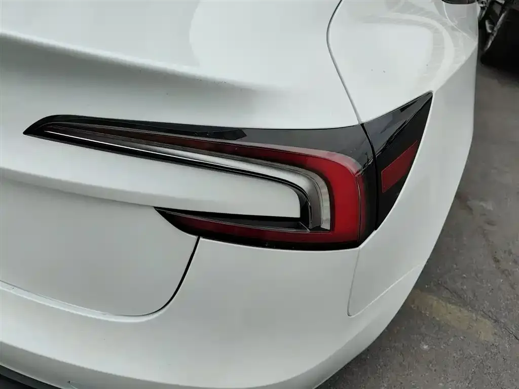 Tesla Model 3 — фото 2