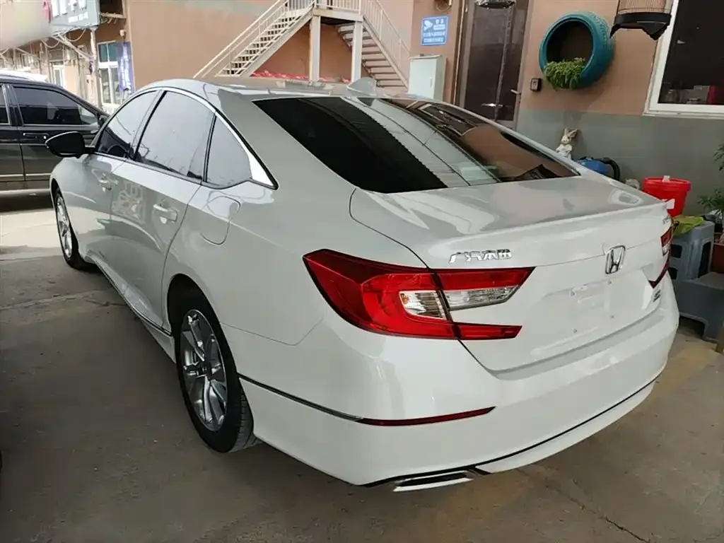Honda Accord — фото 7