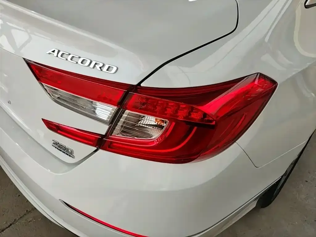 Honda Accord — фото 8