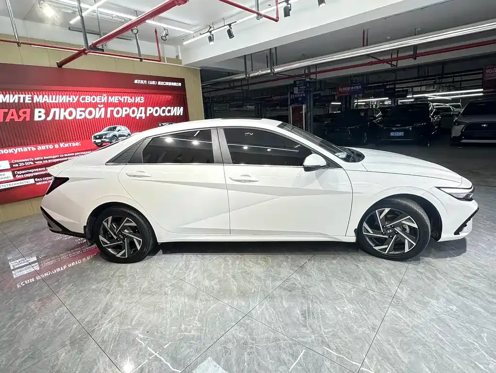 Hyundai Elantra — фото 3