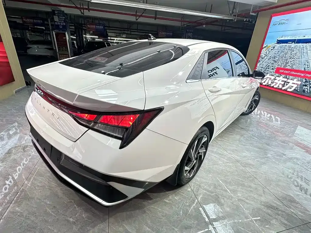 Hyundai Elantra — фото 8