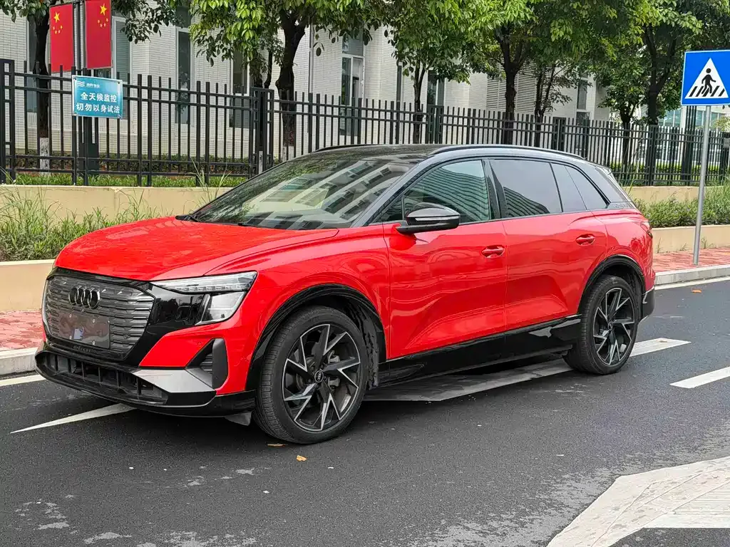 Audi Q5 e-tron — фото 1