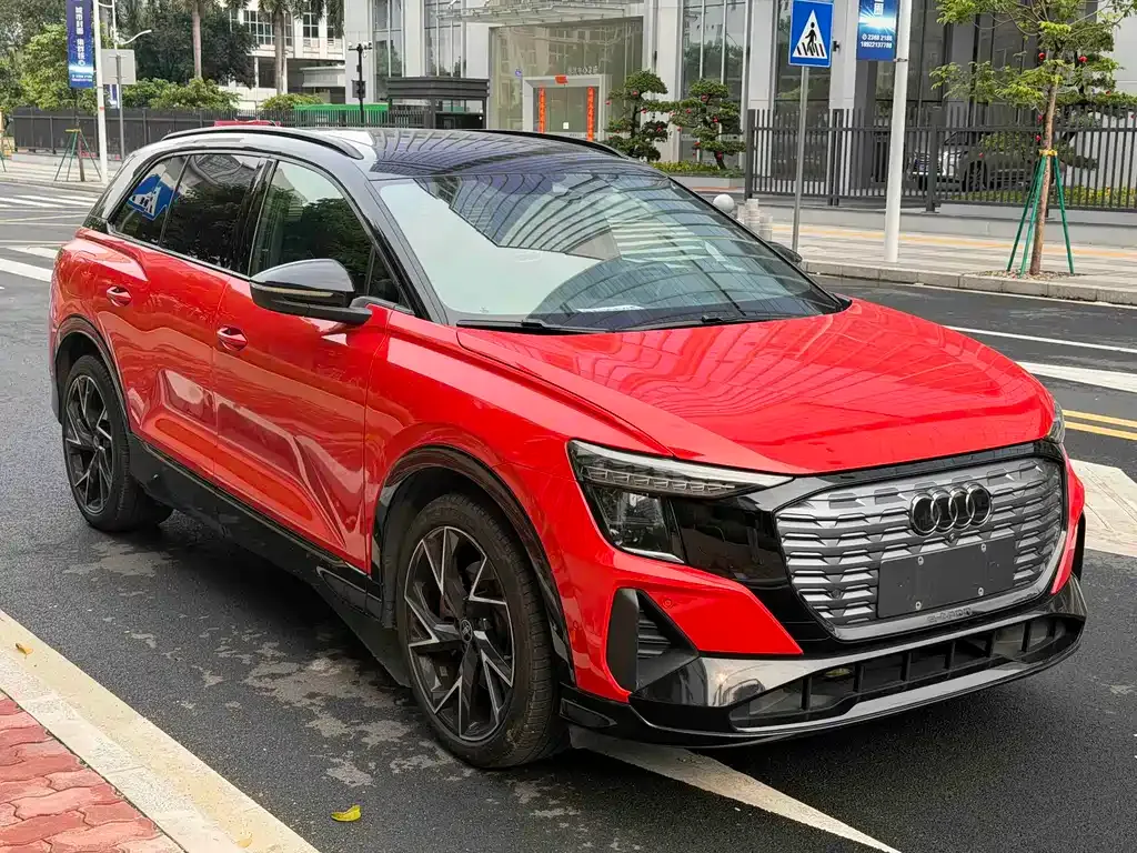 Audi Q5 e-tron — фото 10