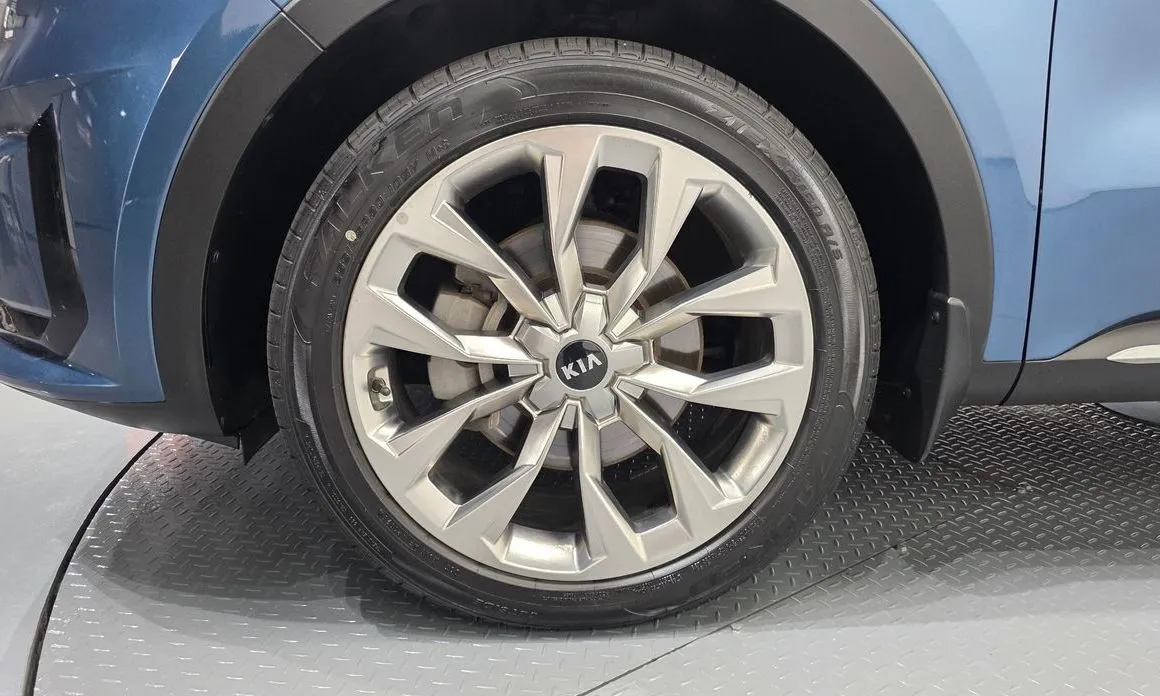 Kia Sorento — фото 7