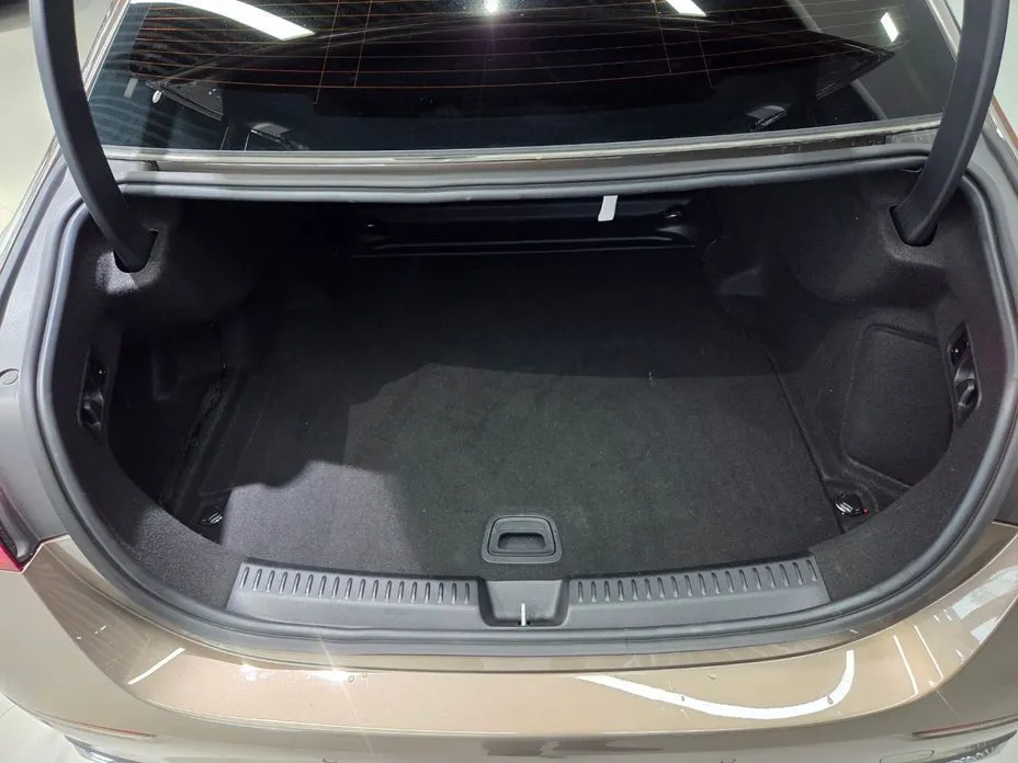 Mercedes-Benz E-Class 2025 из KR, фото 3
