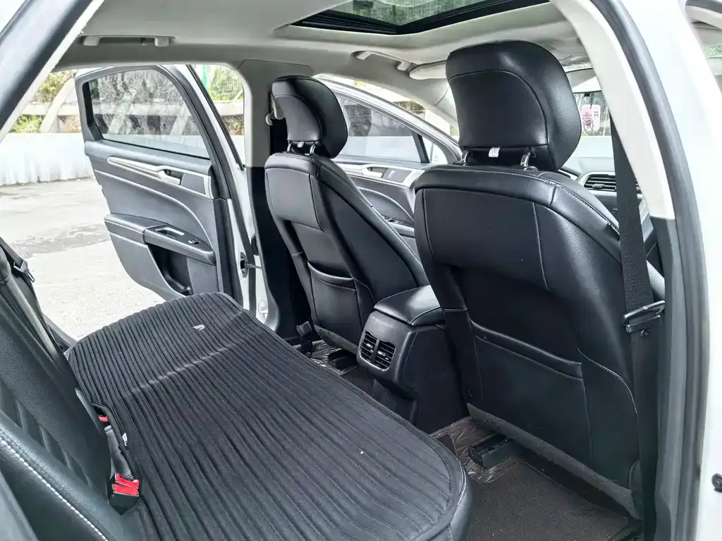 Ford Mondeo 2021 из CN, фото 3
