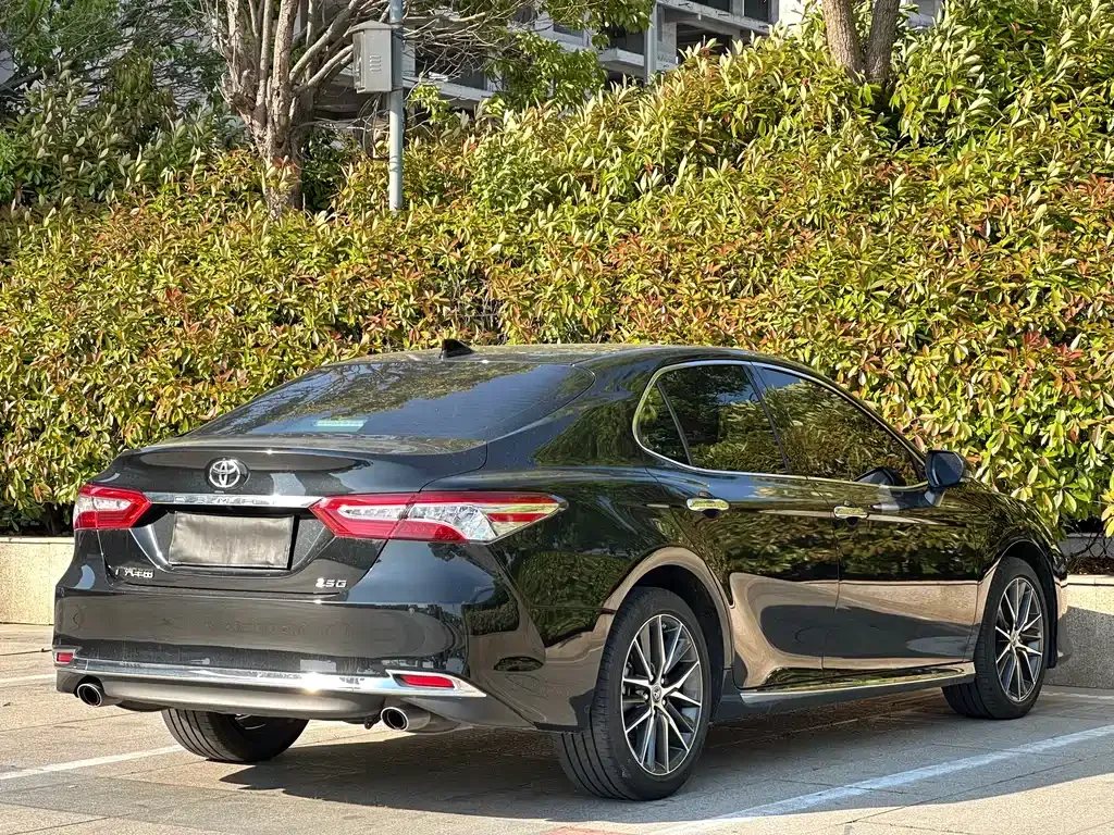 Toyota Camry — фото 10