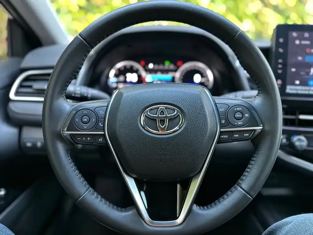Toyota Camry — фото 5