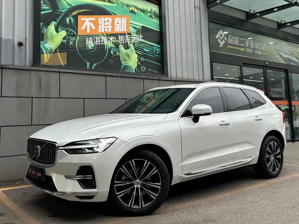 Volvo XC60 — фото 1
