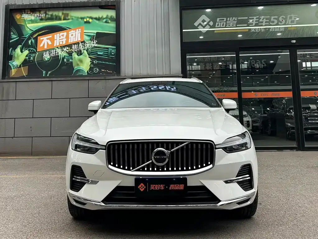 Volvo XC60 — фото 10