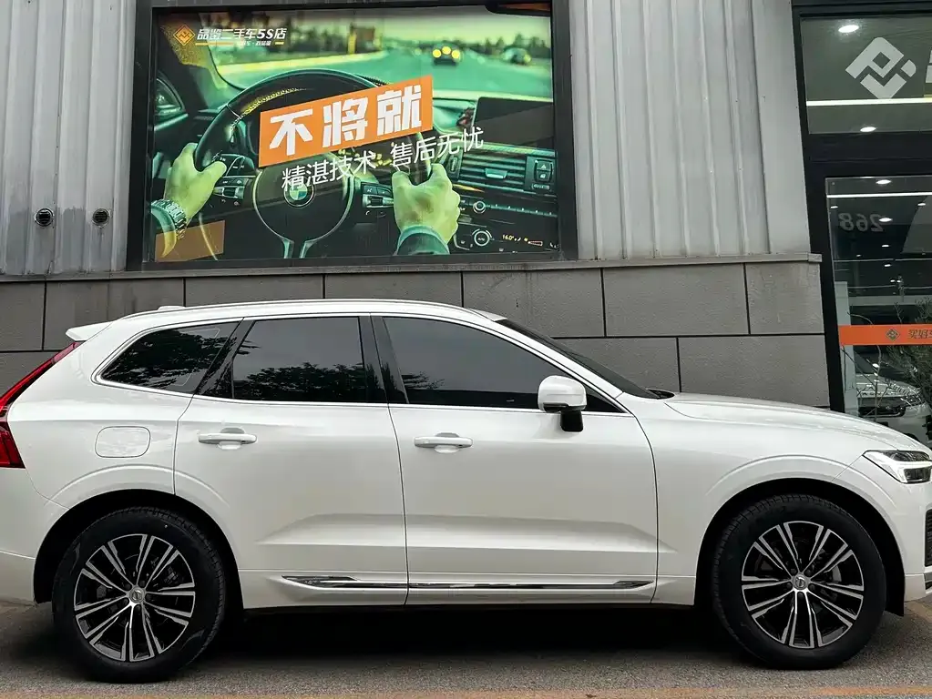 Volvo XC60 — фото 8