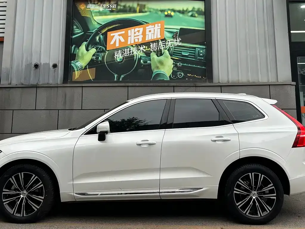 Volvo XC60 — фото 9