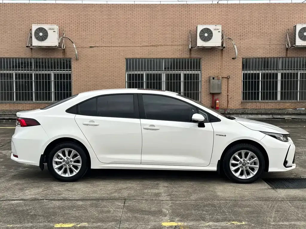 Toyota Corolla — фото 7