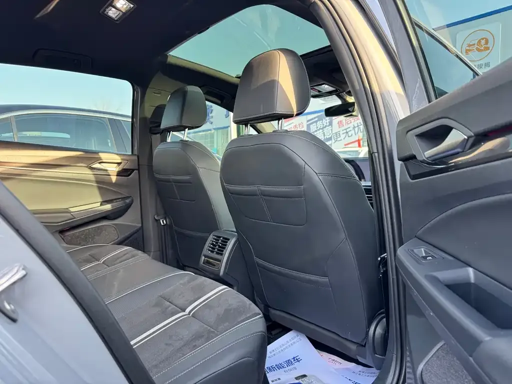 Volkswagen Golf 2023 из CN, фото 9