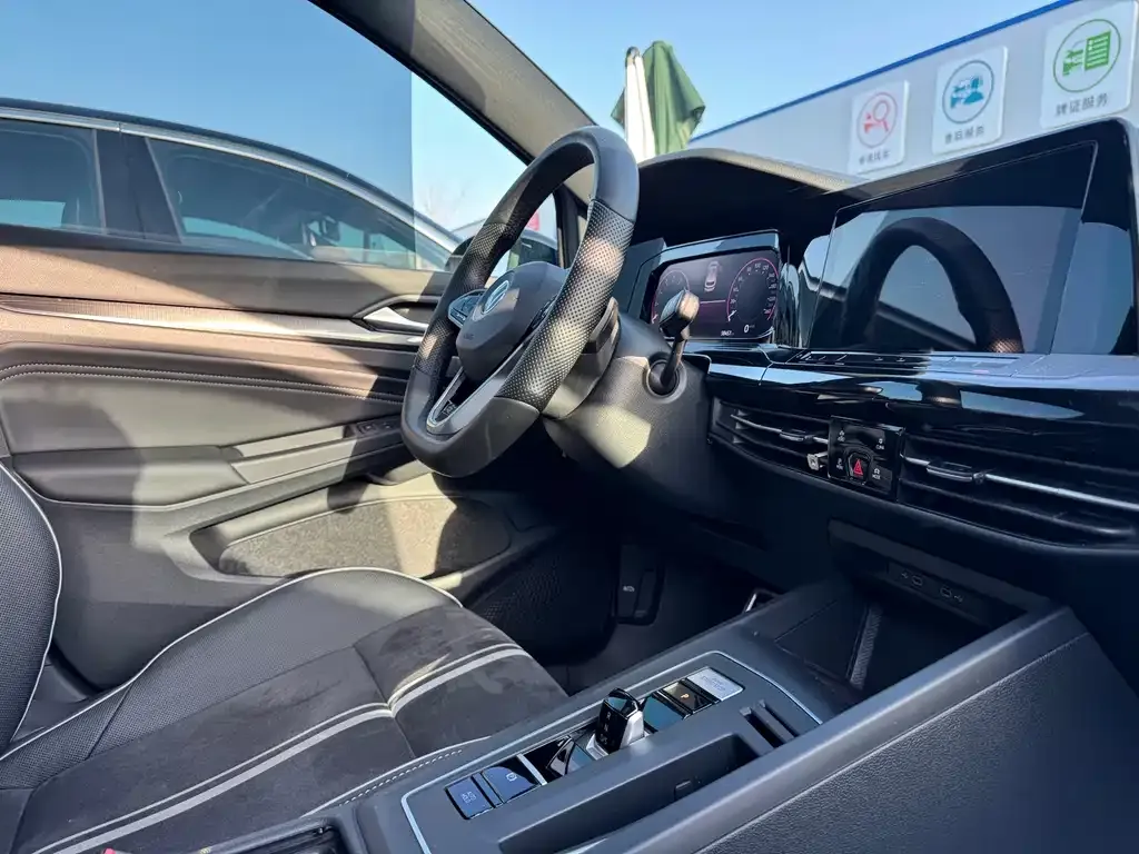 Volkswagen Golf 2023 из CN, фото 7