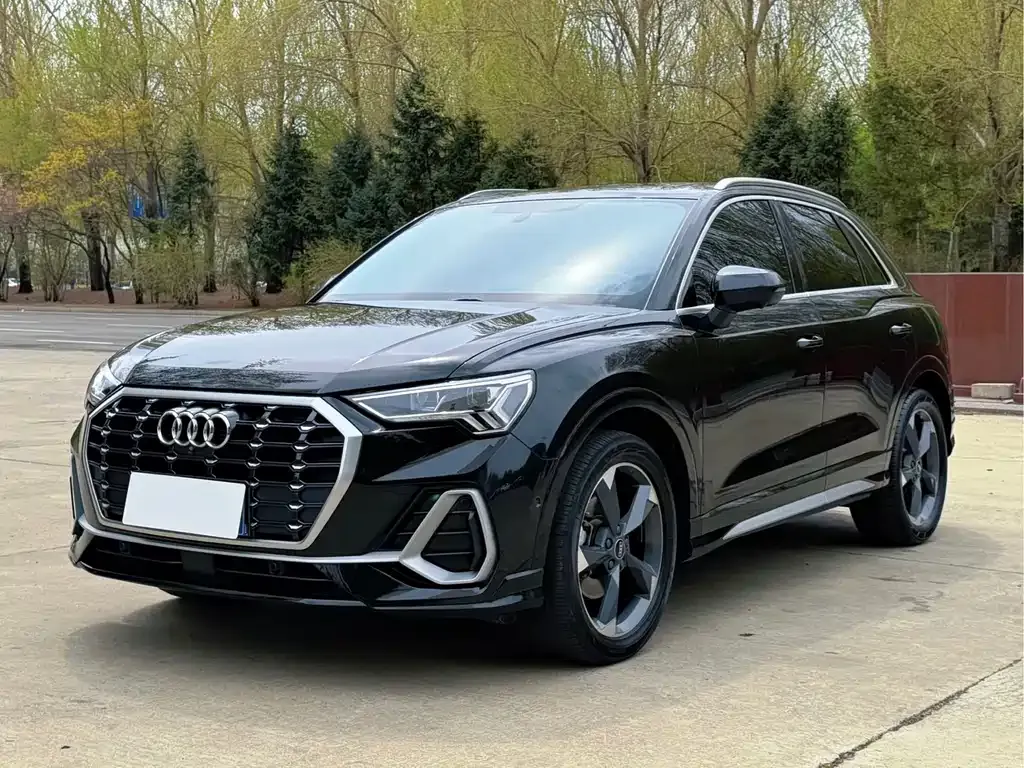 Audi Q3 — фото 1