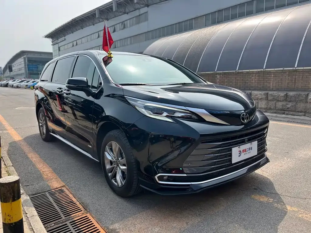 Toyota Sienna — фото 10