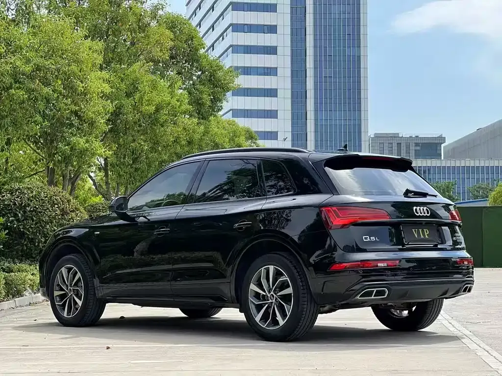 Audi Q5L — фото 5