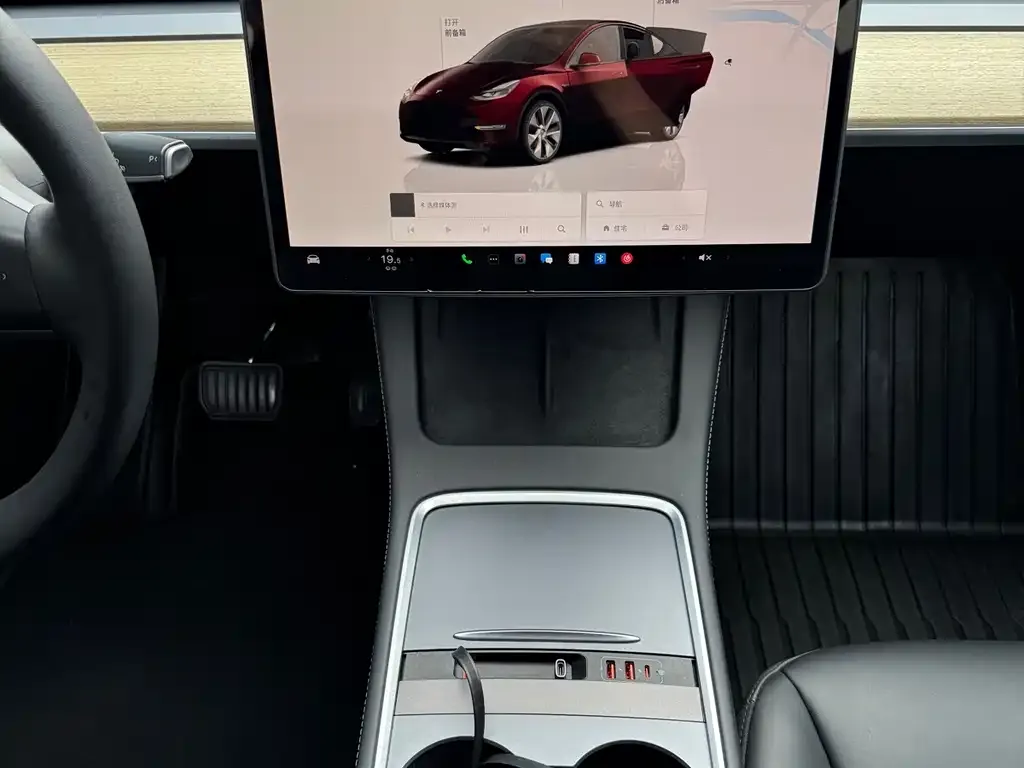 Tesla Model Y — фото 2