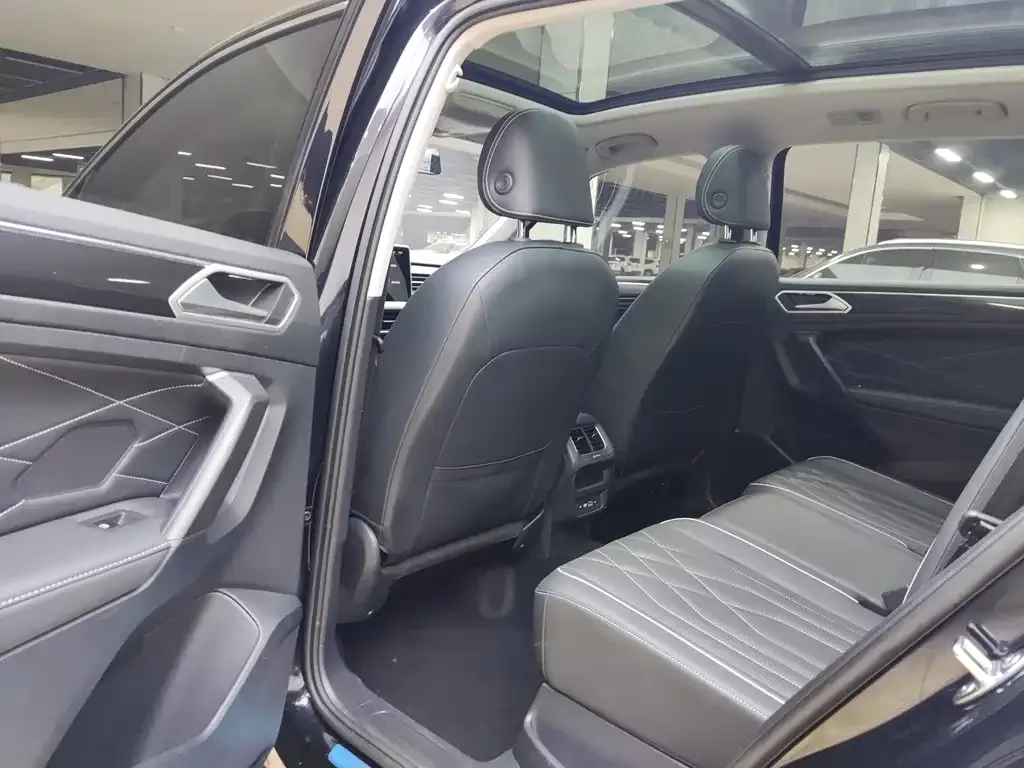 Volkswagen Tiguan L 2022 из CN, фото 8