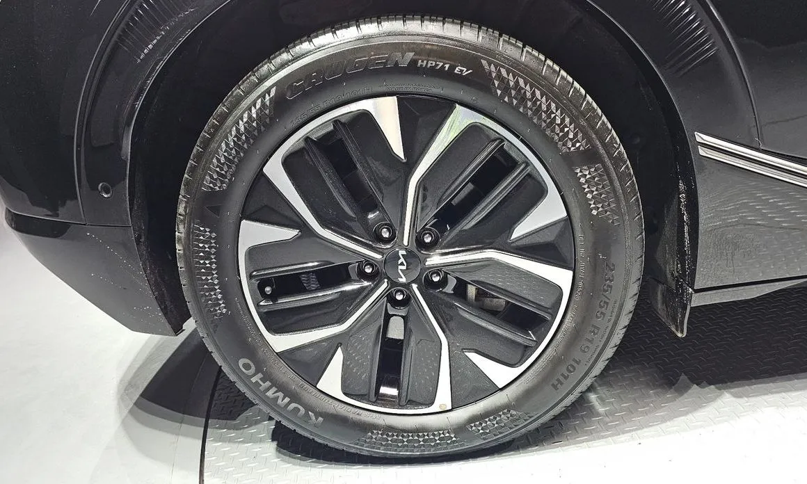 Kia EV6 2023 из KR, фото 10