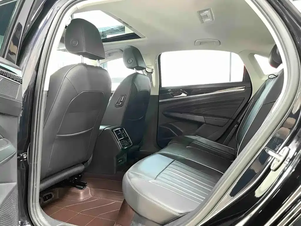 Volkswagen Passat — фото 4