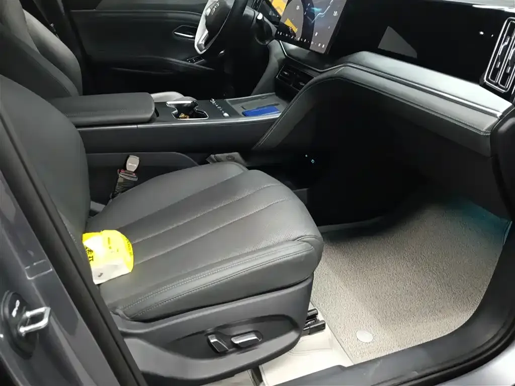 BYD L DM-i — фото 9