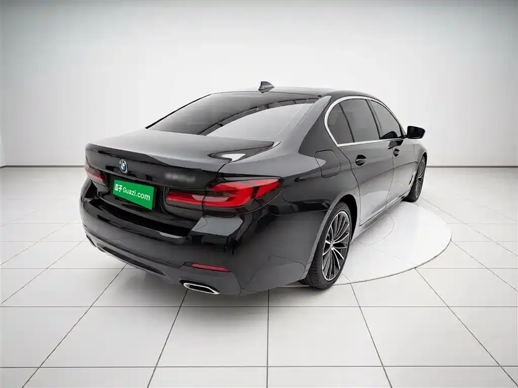 BMW 5 Series — фото 6