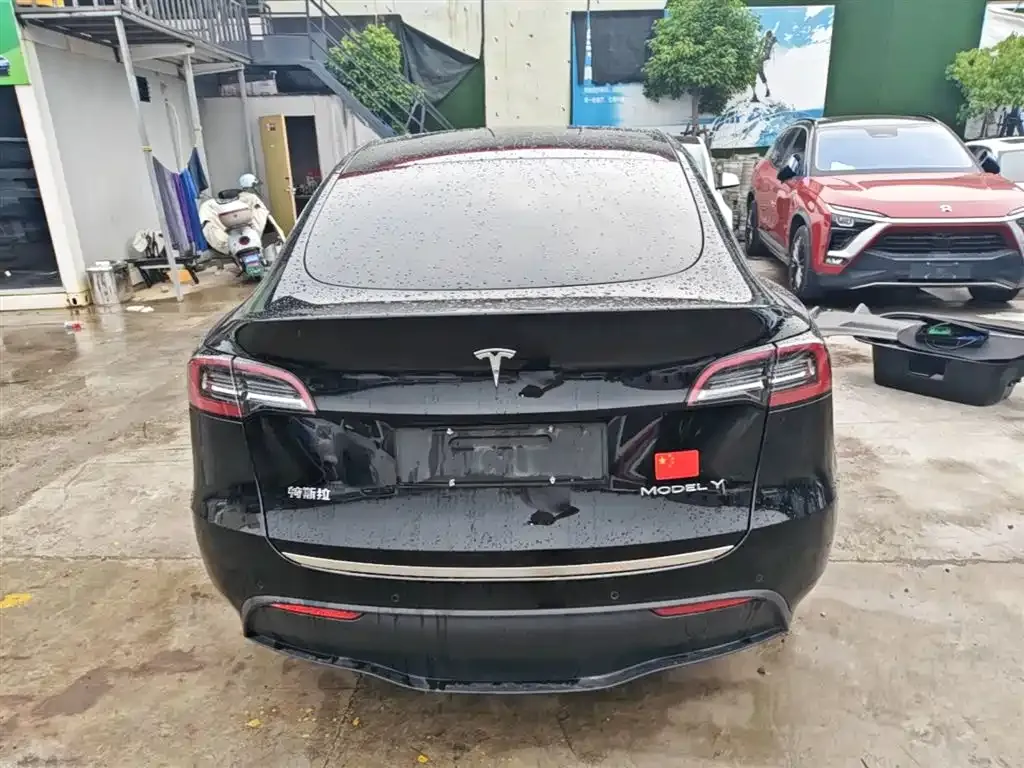 Tesla Model Y — фото 9