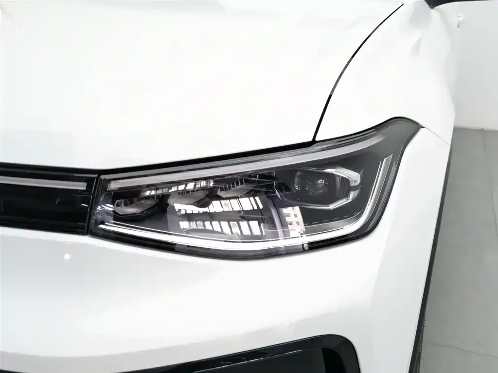 Volkswagen Tharu — фото 2