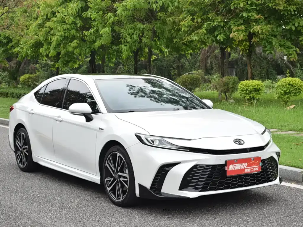 Toyota Camry — фото 10