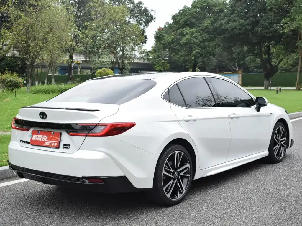 Toyota Camry — фото 4