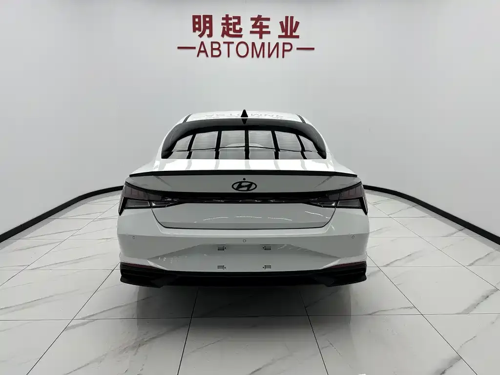 Hyundai Elantra — фото 2