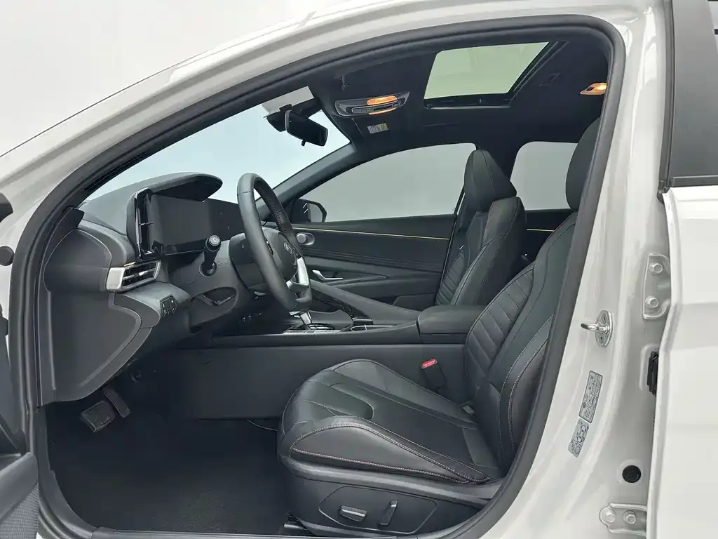 Hyundai Elantra — фото 8